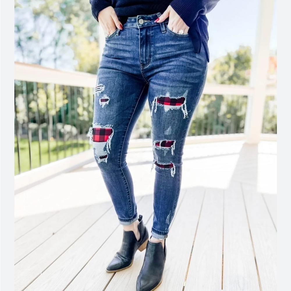 Judy Blue Skinny Fit Size 9/29. Distressed Buffalo Plaid Patches.